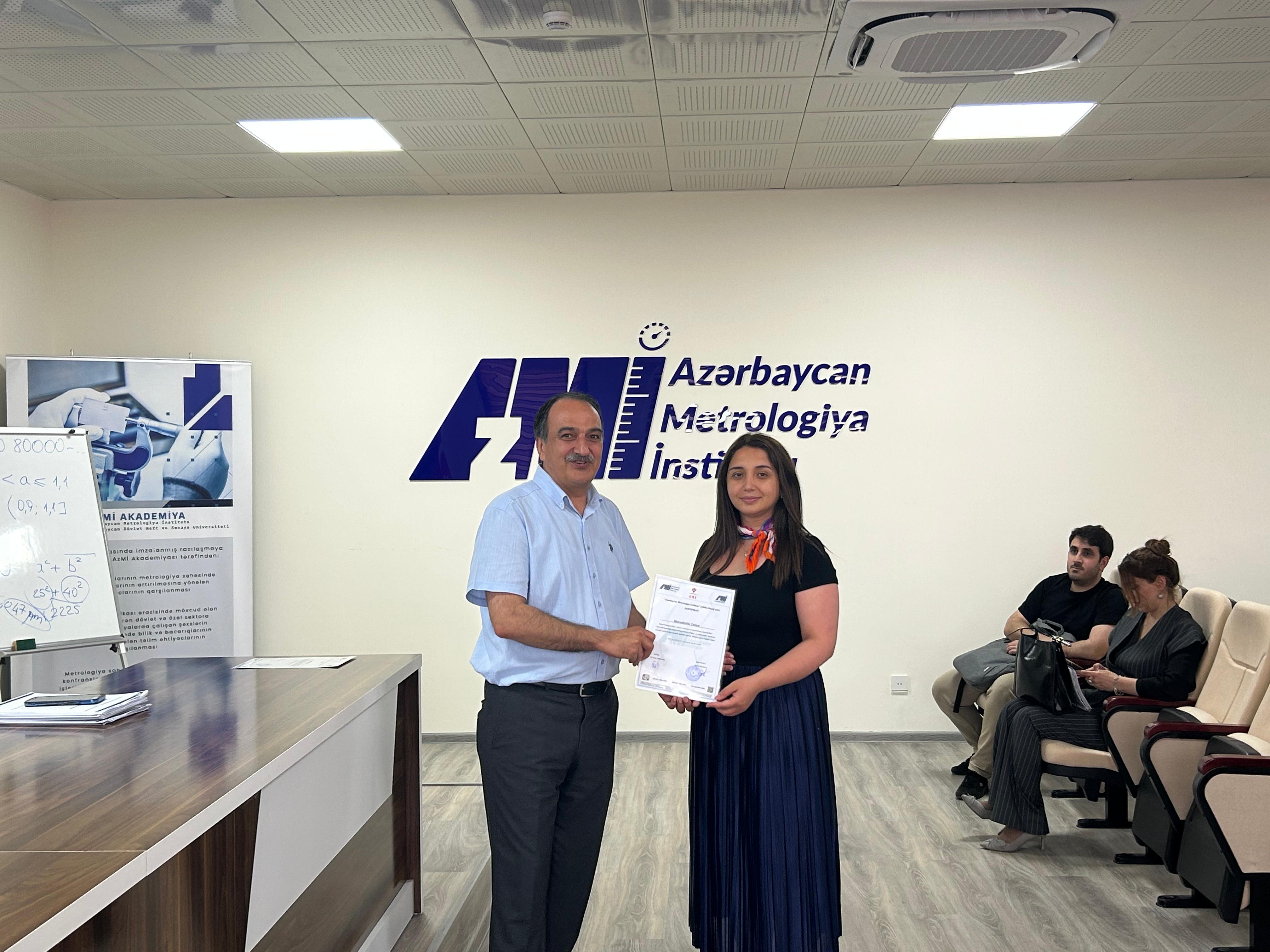 AzAK əməkdaşı TÜBİTAK UME mütəxəssisinin iştirakı ilə təlimlərdə iştirak edib